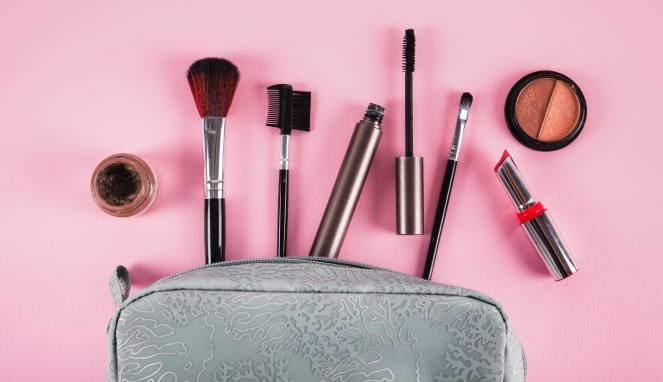 ilustrasi Pouch kecil untuk personal needs