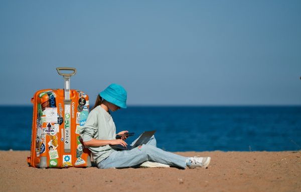 ilustrasi digital nomad