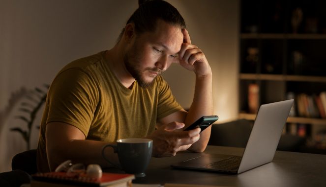 ilustrasi doomscrolling adalah