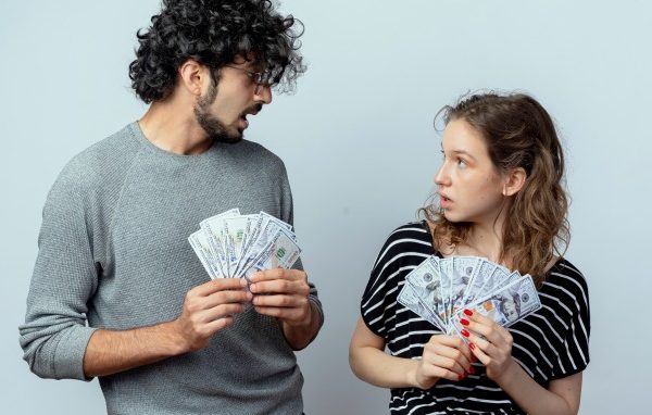 ilustrasi kesenjangan gaji pria dan wanita